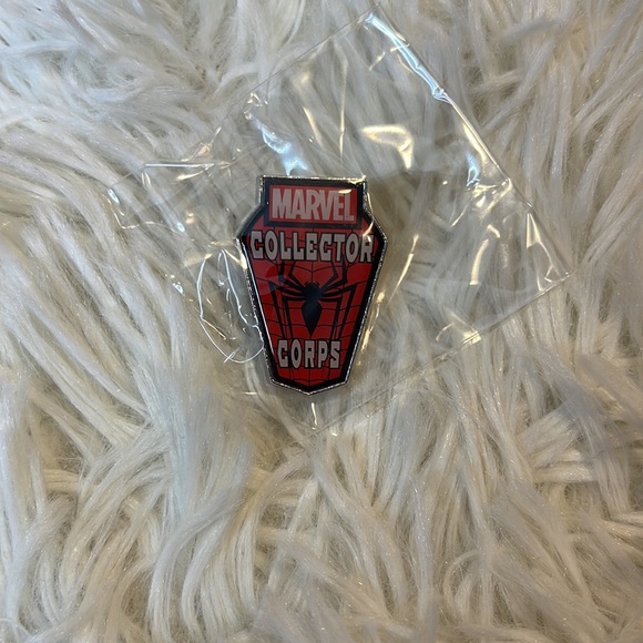 Marvel Collectors Corps Spider-Man Patch & Pin set New Sealed - Picture 2 of 5